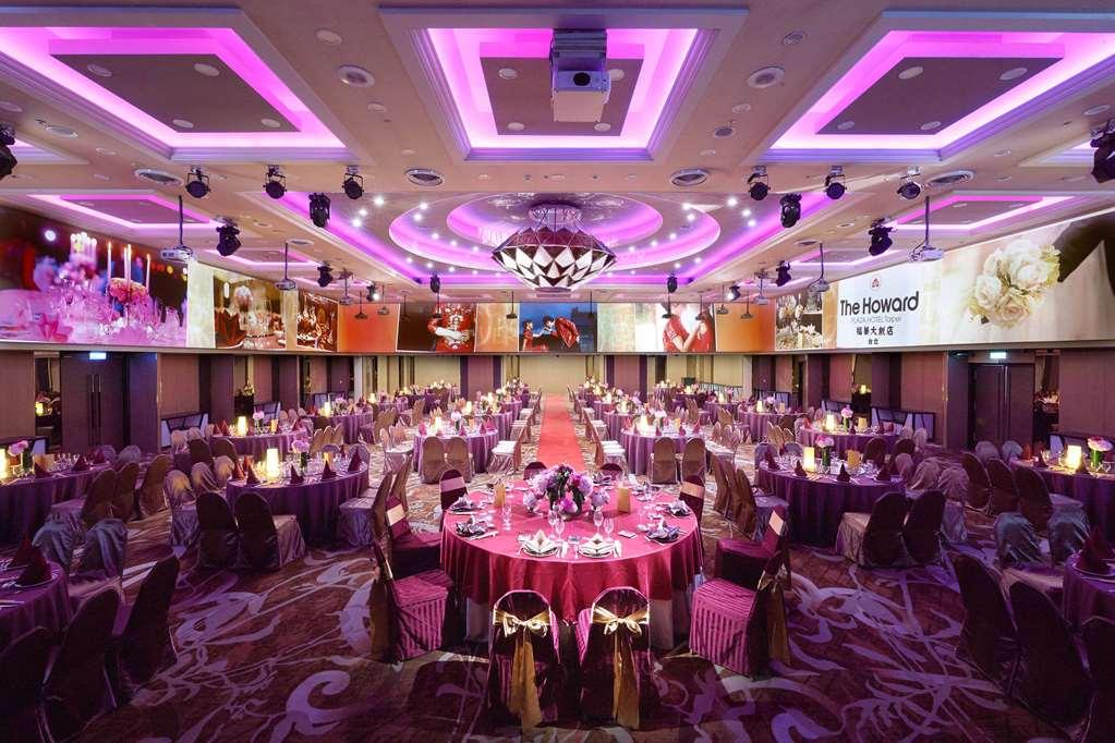 The Howard Plaza Hotel Taipei Exterior foto The ballroom at the Renaissance Hotel