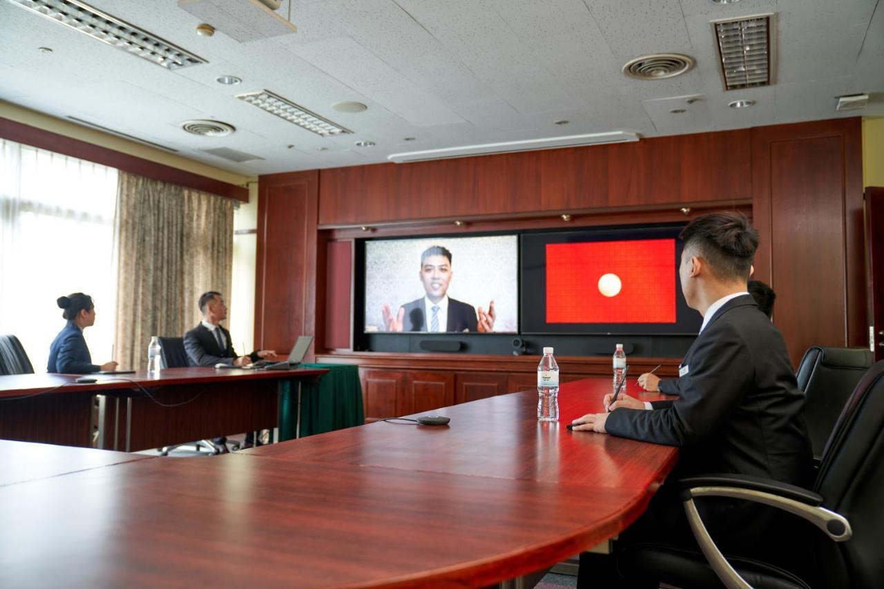 The Howard Plaza Hotel Taipei Exterior foto President Obama speaks to the University of International Business and Economics in Beijing, China, March 2014