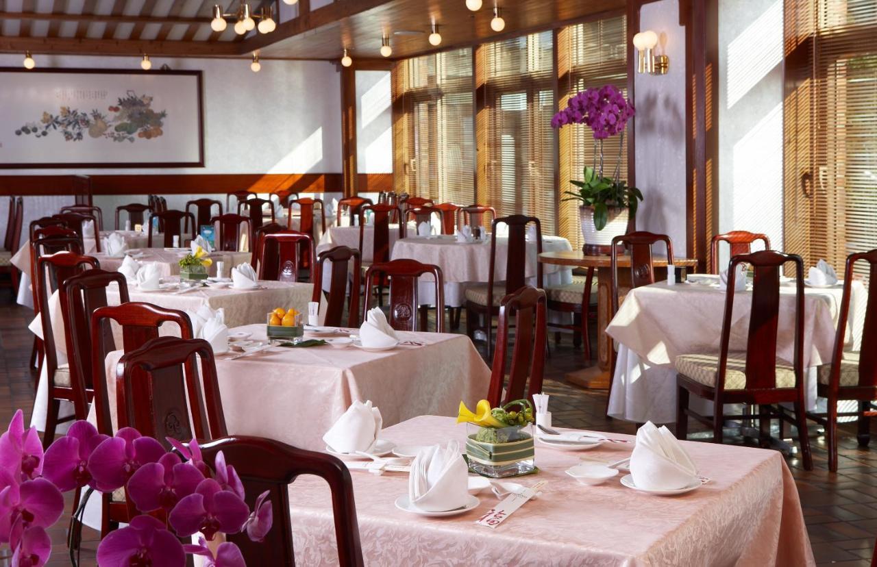 The Howard Plaza Hotel Taipei Exterior foto Interior of the restaurant