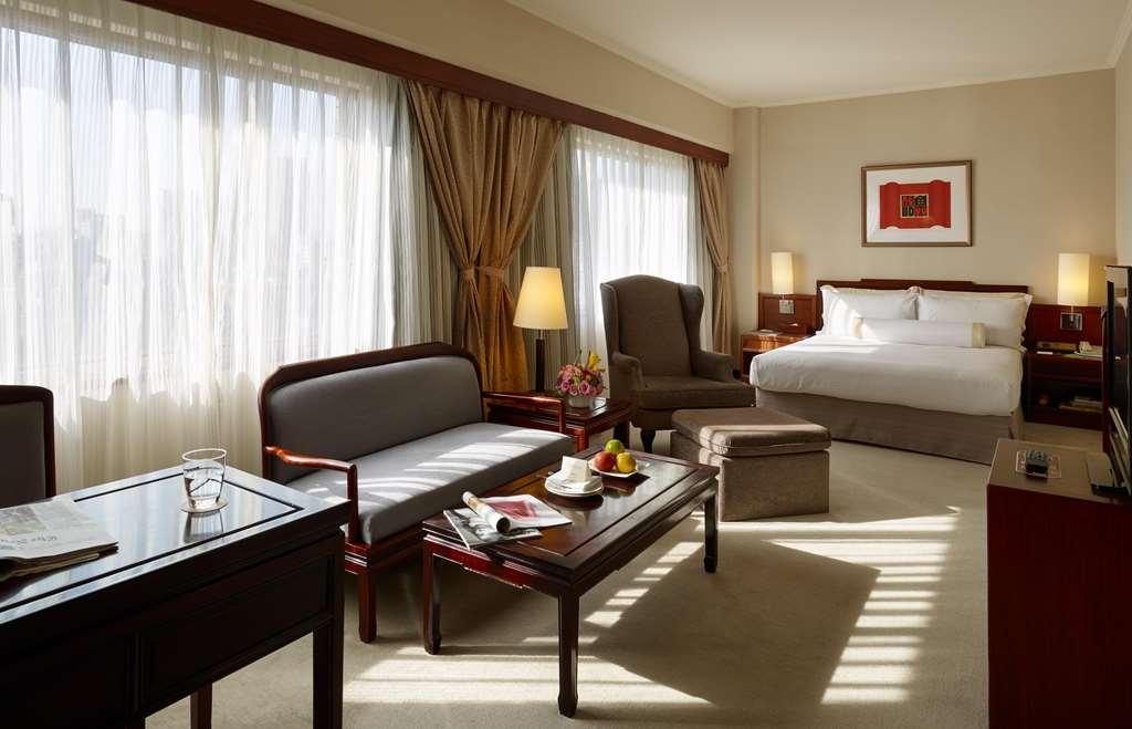 The Howard Plaza Hotel Taipei Cameră foto A room at the hotel