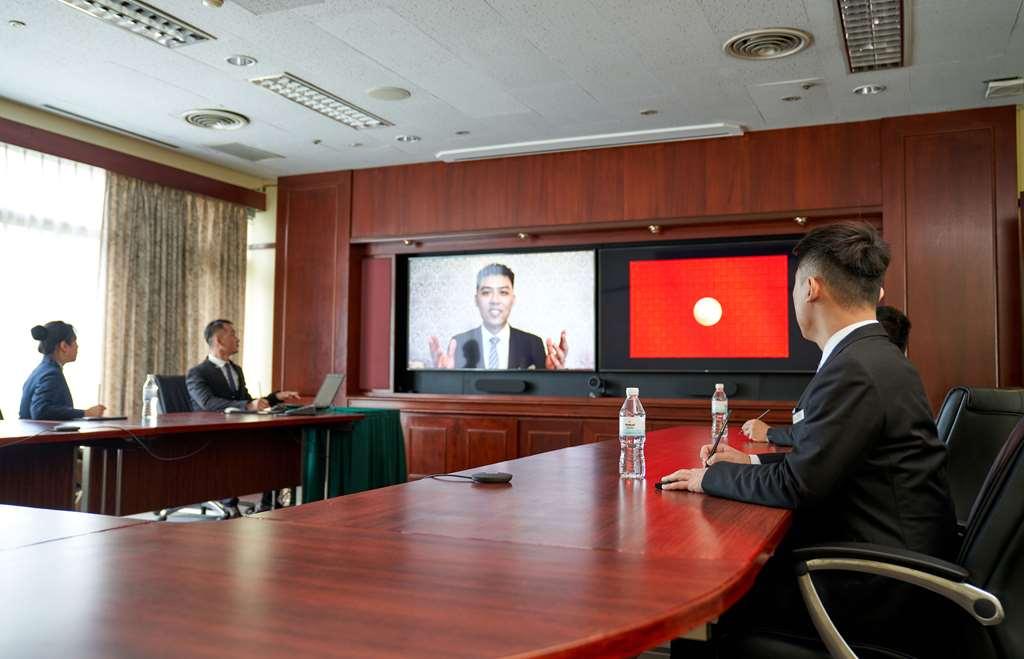 The Howard Plaza Hotel Taipei Facilități foto A teleconference in progress